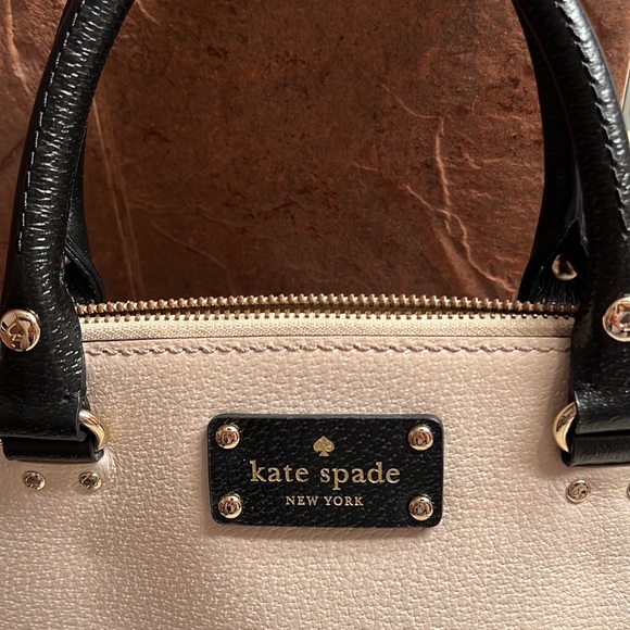 Kate Spade Large Satchel Crossbody Cream and Black - Picture 2 of 6